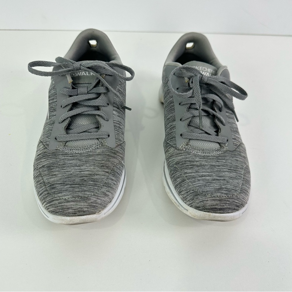Skechers Gray GoWalk Goga Mat Sneakers; Knit Fabric; Low-Top Design Size 8.5